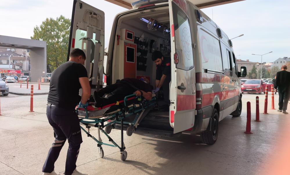 İnegöl'de Feci Kaza! Yük Boşaltan Kamyon Devrildi (1)