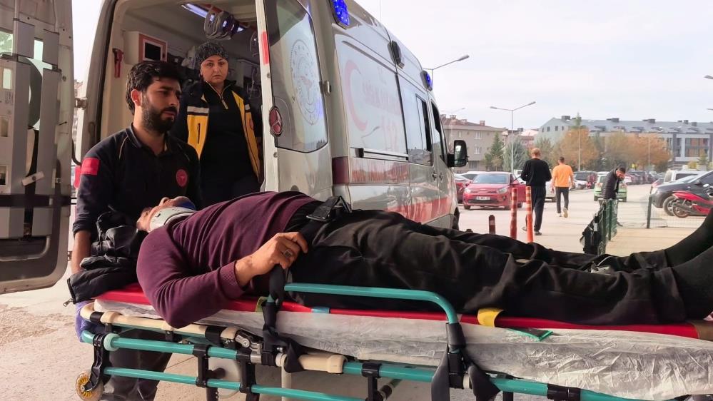 İnegöl'de Feci Kaza! Yük Boşaltan Kamyon Devrildi (3)