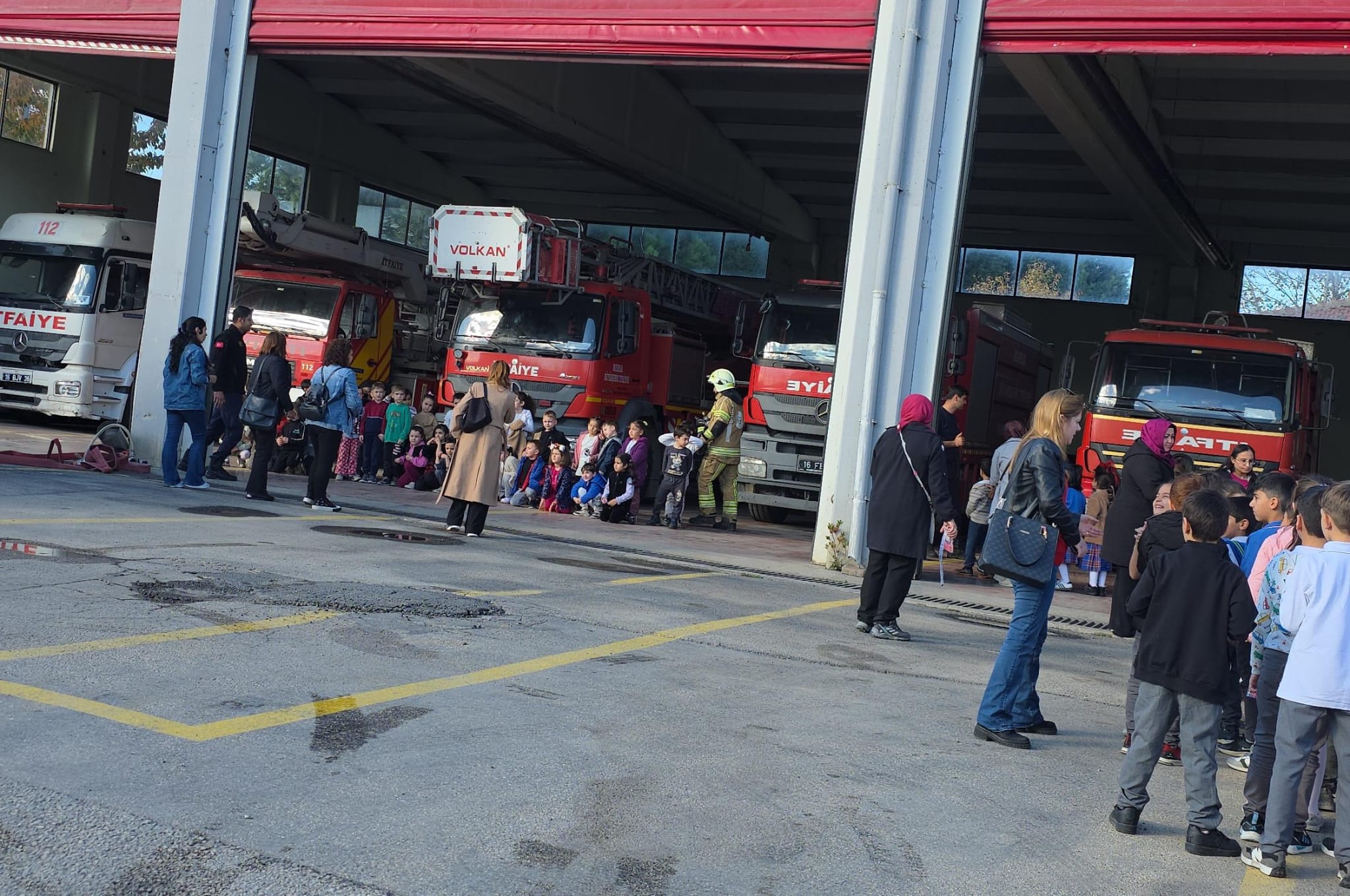 İnegöl’de Minik Öğrenciler İtfaiye Eğitimi Aldı! (1)