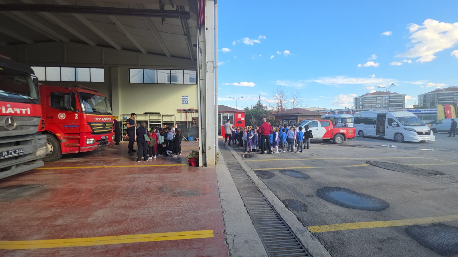 İnegöl’de Minik Öğrenciler İtfaiye Eğitimi Aldı! (4)