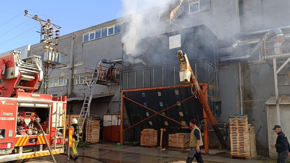 İnegöl’de Mobilya Fabrikasında Yangın!