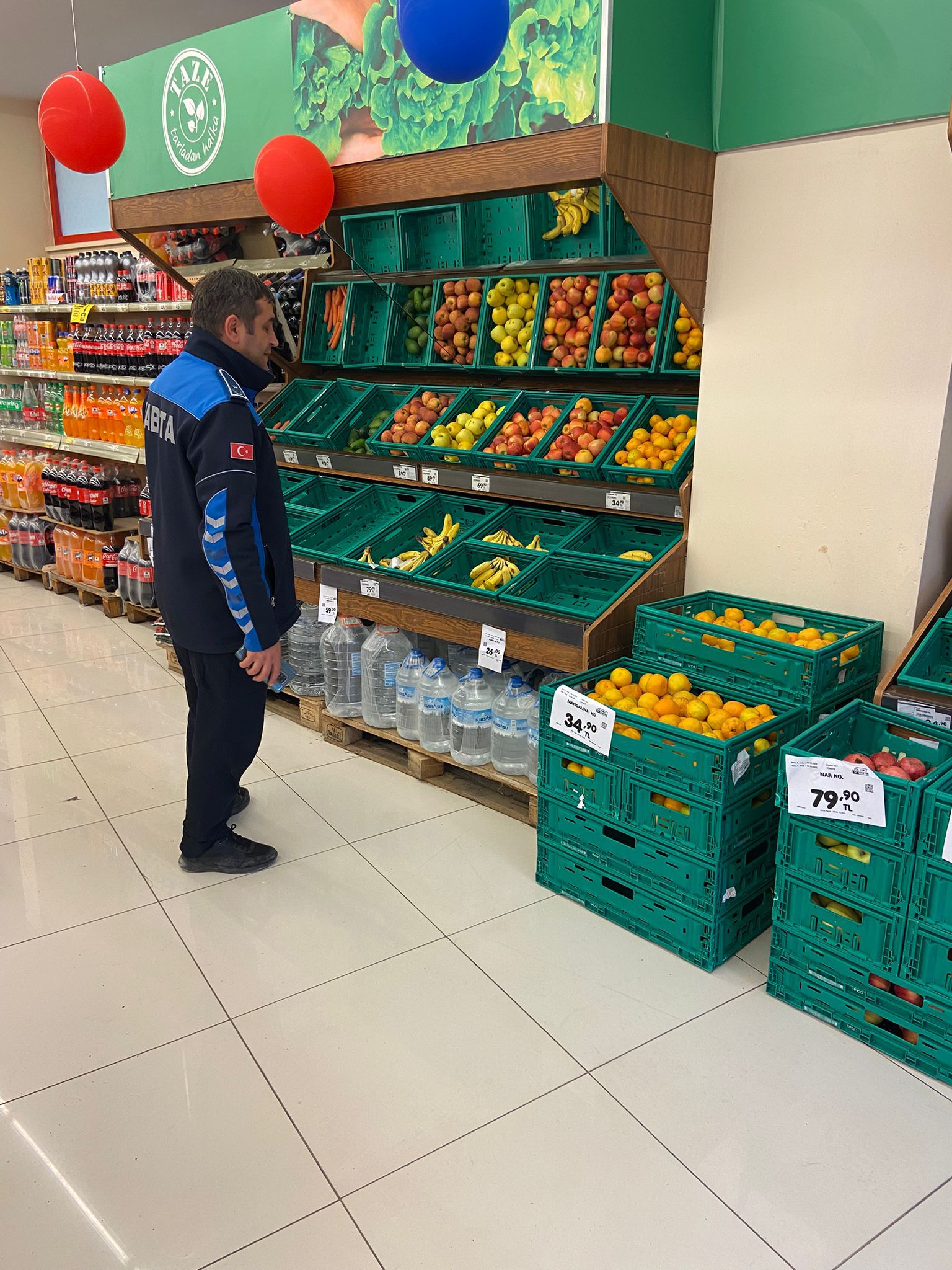 İnegöl’de Zincir Markette Fare Paniği! Görüntülerin Sosyal Medyada Gündem Oldu (3)