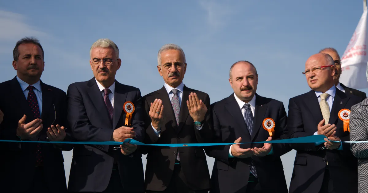 İnegöl'deki Dev Proje Hizmete Girdi! Bakan Uraloğlu Hızlı Tren Tarihini İnegöl'den Verdi.. (2)