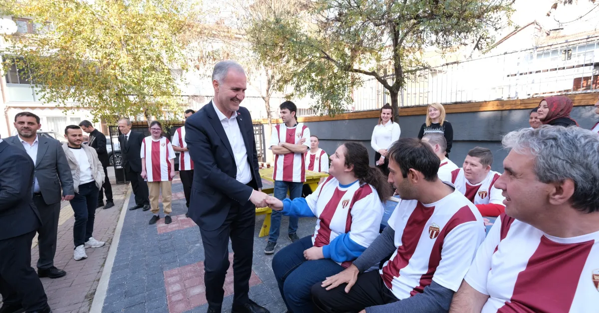 İnegölspor’un Forma Kampanyasında İlk Formalar Teslim Edildi (2)