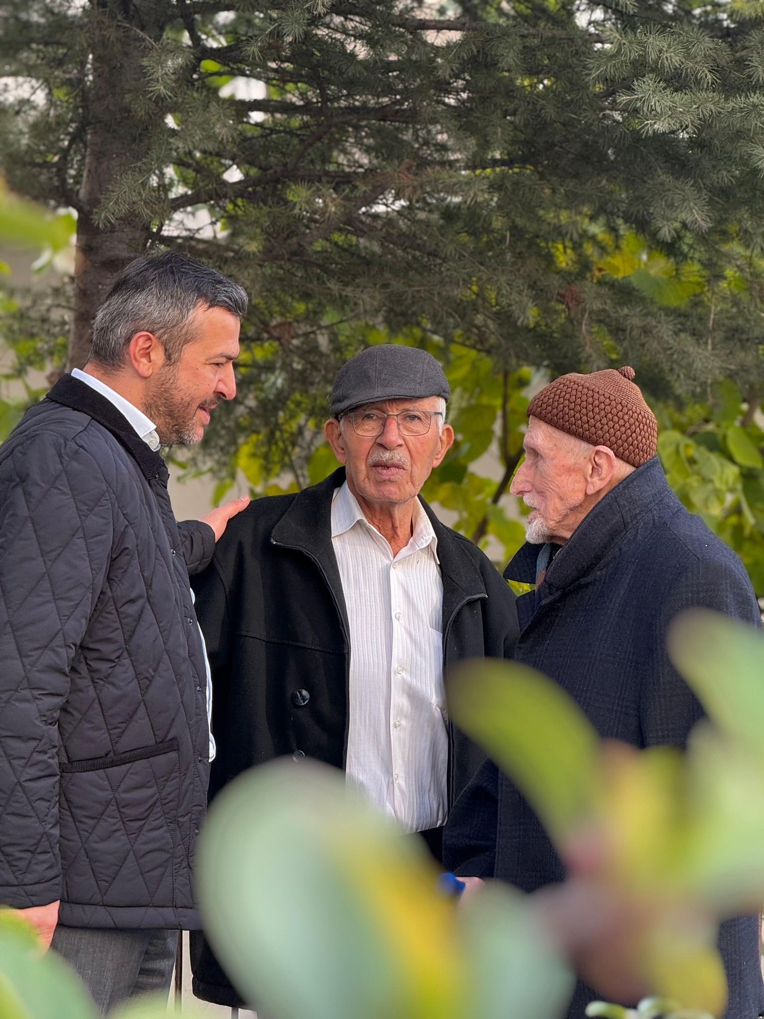 Karabük Belediye Başkanı Özkan Çetinkaya, Yeşil Mahalle Taşkent Caddesi’nde Vatandaşların Taleplerini Yerinde Inceleyerek Sorunların Çözümü Için Çalışma Başlattı (1)