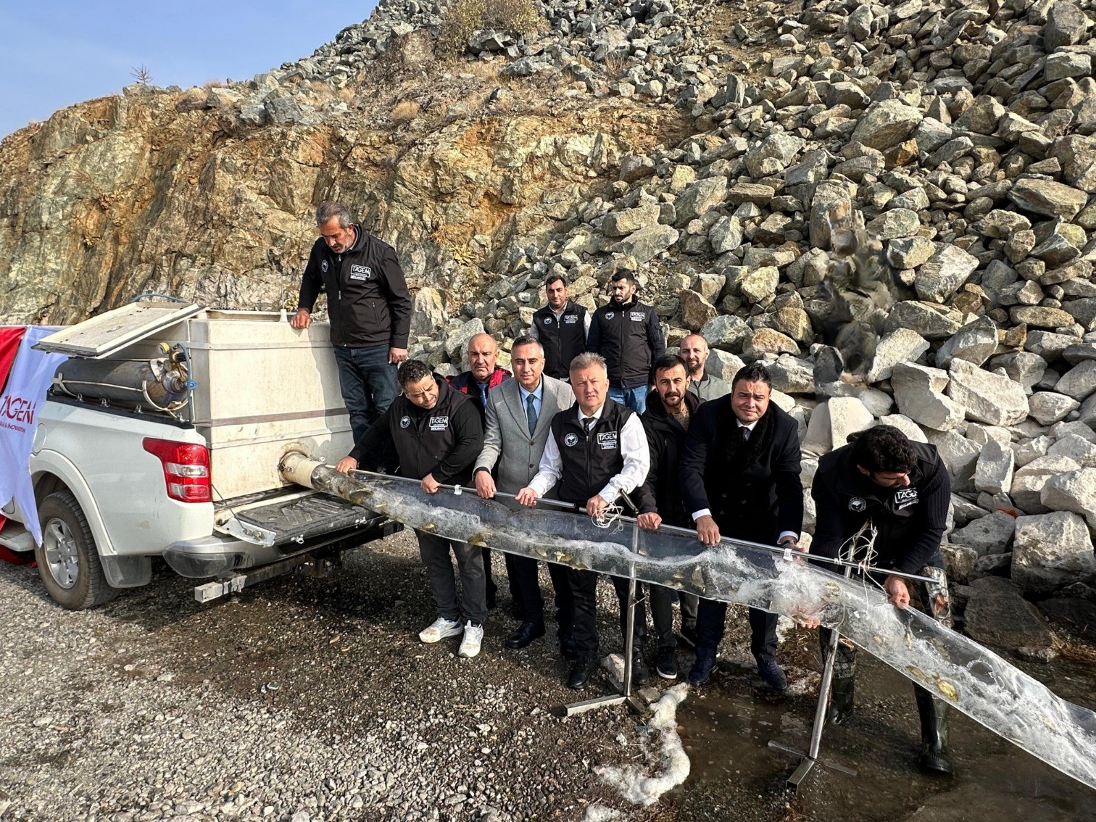 Karakaya Baraj Gölü’ne 420 Bin Yavru Balık Bırakıldı (2)