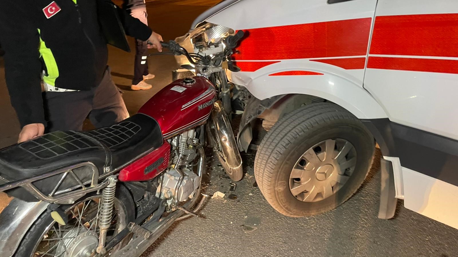 Karaman’da Ambulans Ile Motosikletin Çarpıştığı Kazada Iki Kişi Yaralandı. (2)