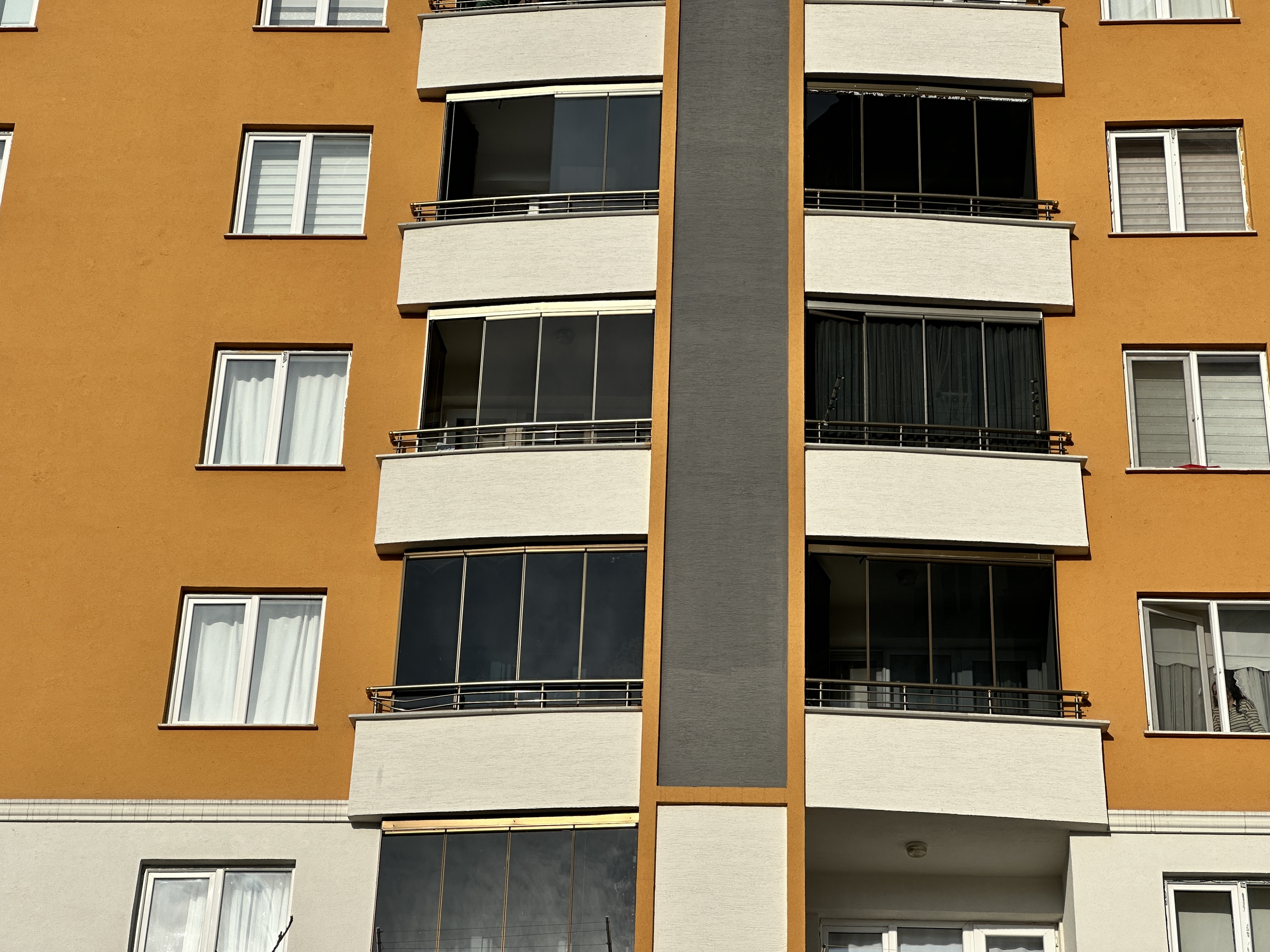 Kastamonu'da 7'Nci Kattaki Balkondan Düşen Genç Hayatını Kaybetti (2)