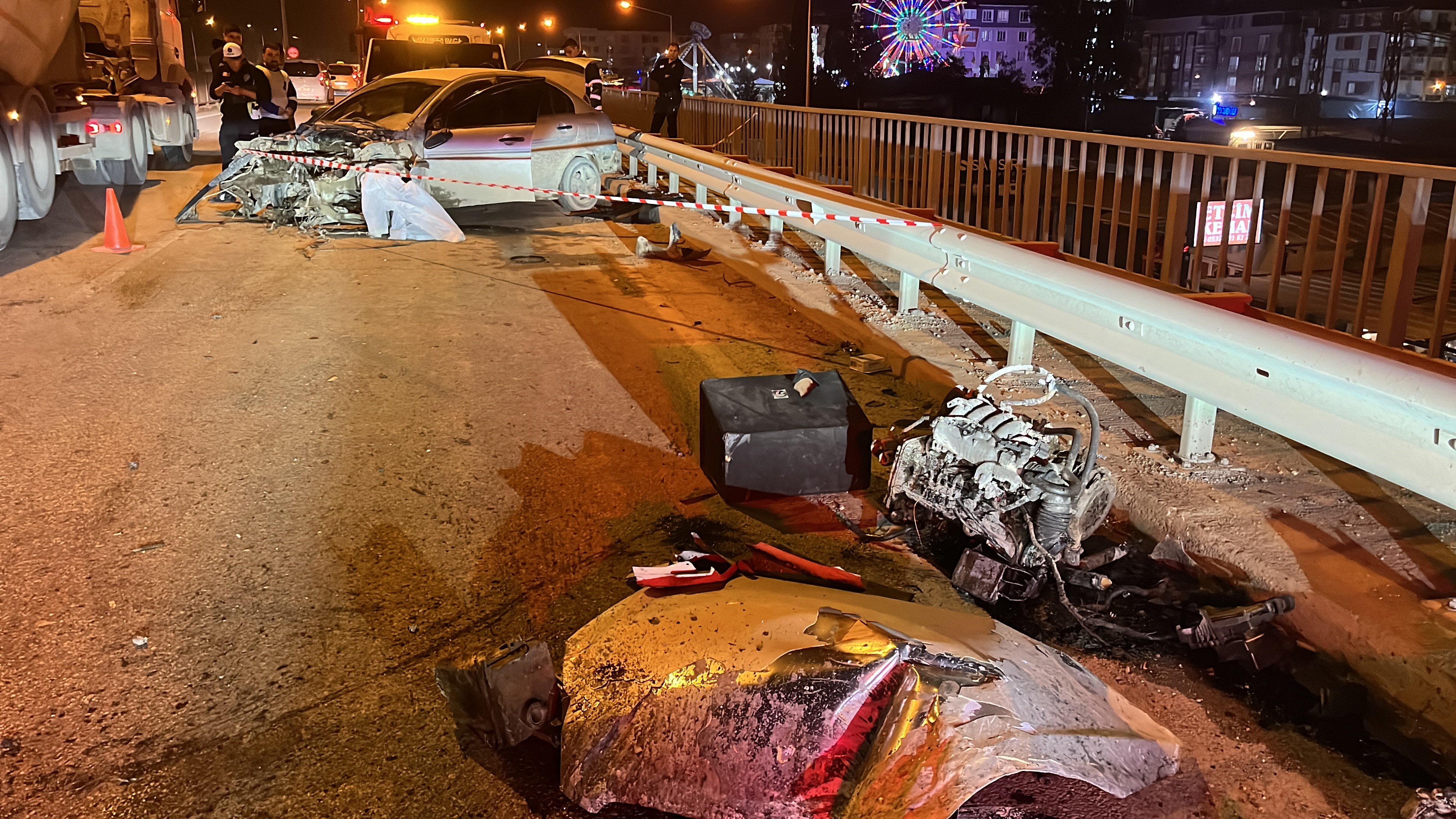 Kazada Motoru Yerinden Fırlayan Otomobilin Sürücüsü Ağır Yaralandı (2)