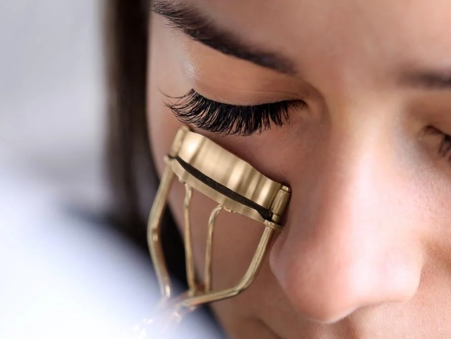 Kirpik Makası Kullanmak Zararlı Mı Hangi Durumlarda Tehlike Oluşturabilir (1)-1