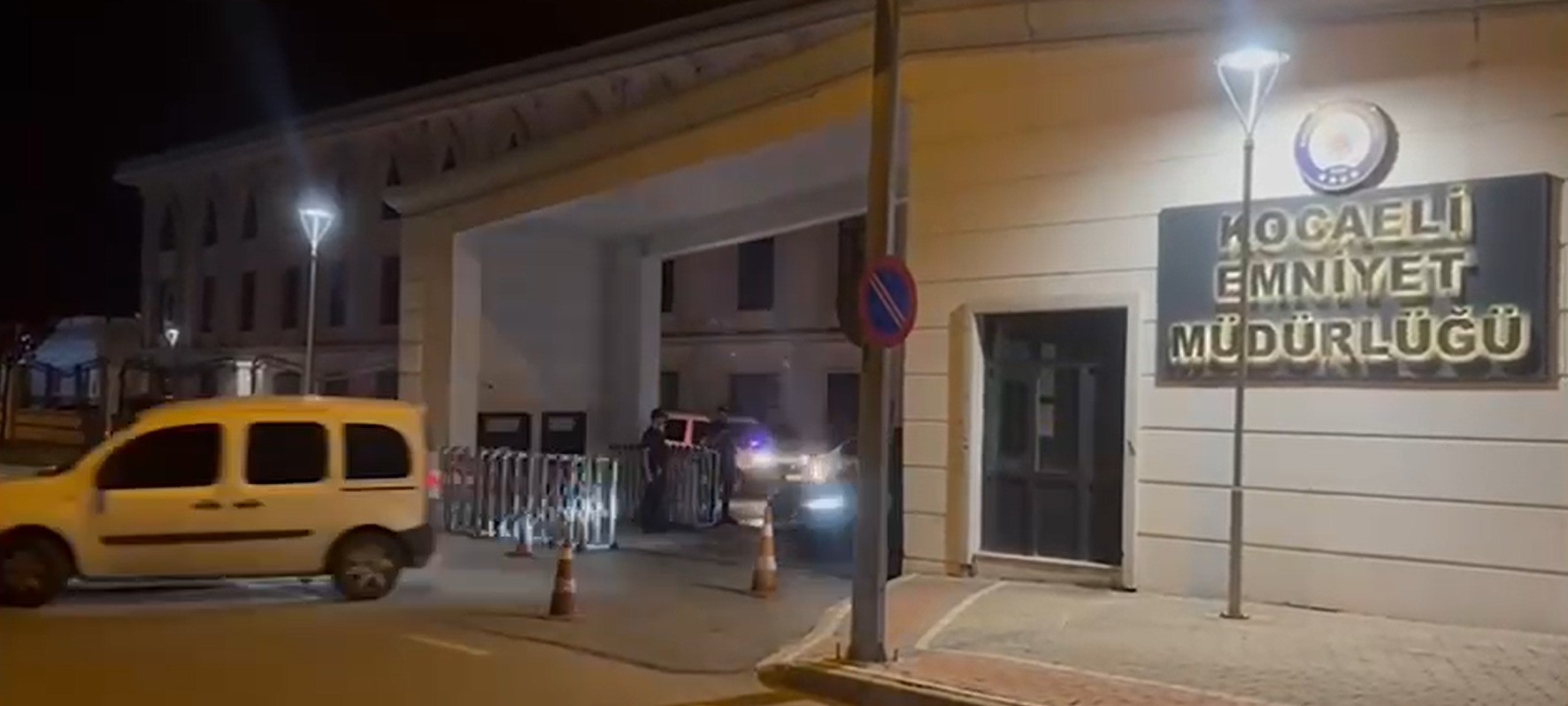 Kocaeli Merkezli 11 Ilde Düzenlenen Dolandırıcılık Operasyonunda 37 Kişi Gözaltına Alınırken, Çok Sayıda Cep Telefonu, Bilgisayar Ve Dijital Materyal Ele Geçirildi (1)