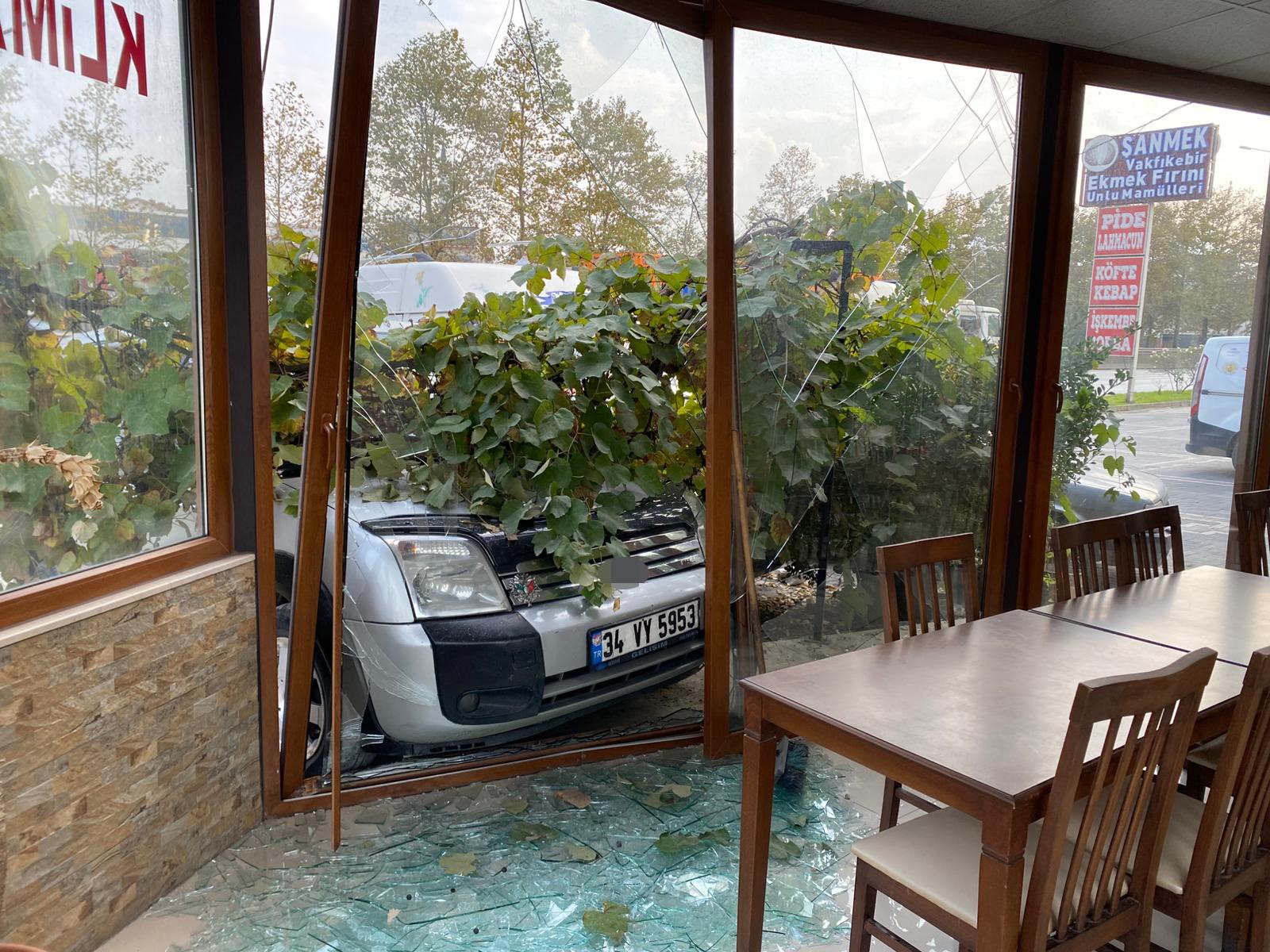 Kocaeli'de Kontrolden Çıkan Otomobil Dehşet Saçtı (2)