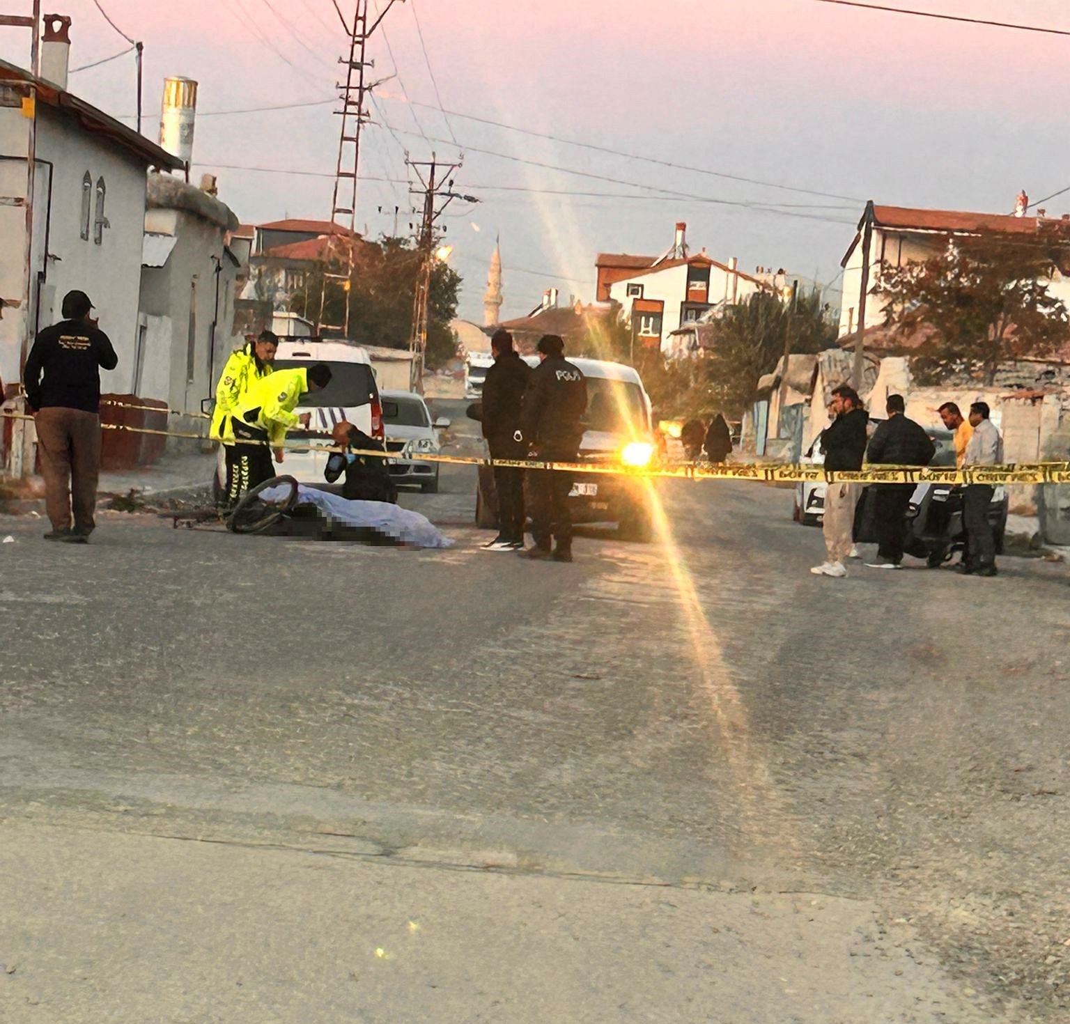Konya Karapınar’da, 12 Yaşındaki Oğlunun Ölümünden Sorumlu Tuttuğu Kişiyi Öldüren Baba Polis Tarafından Yakalandı (1)
