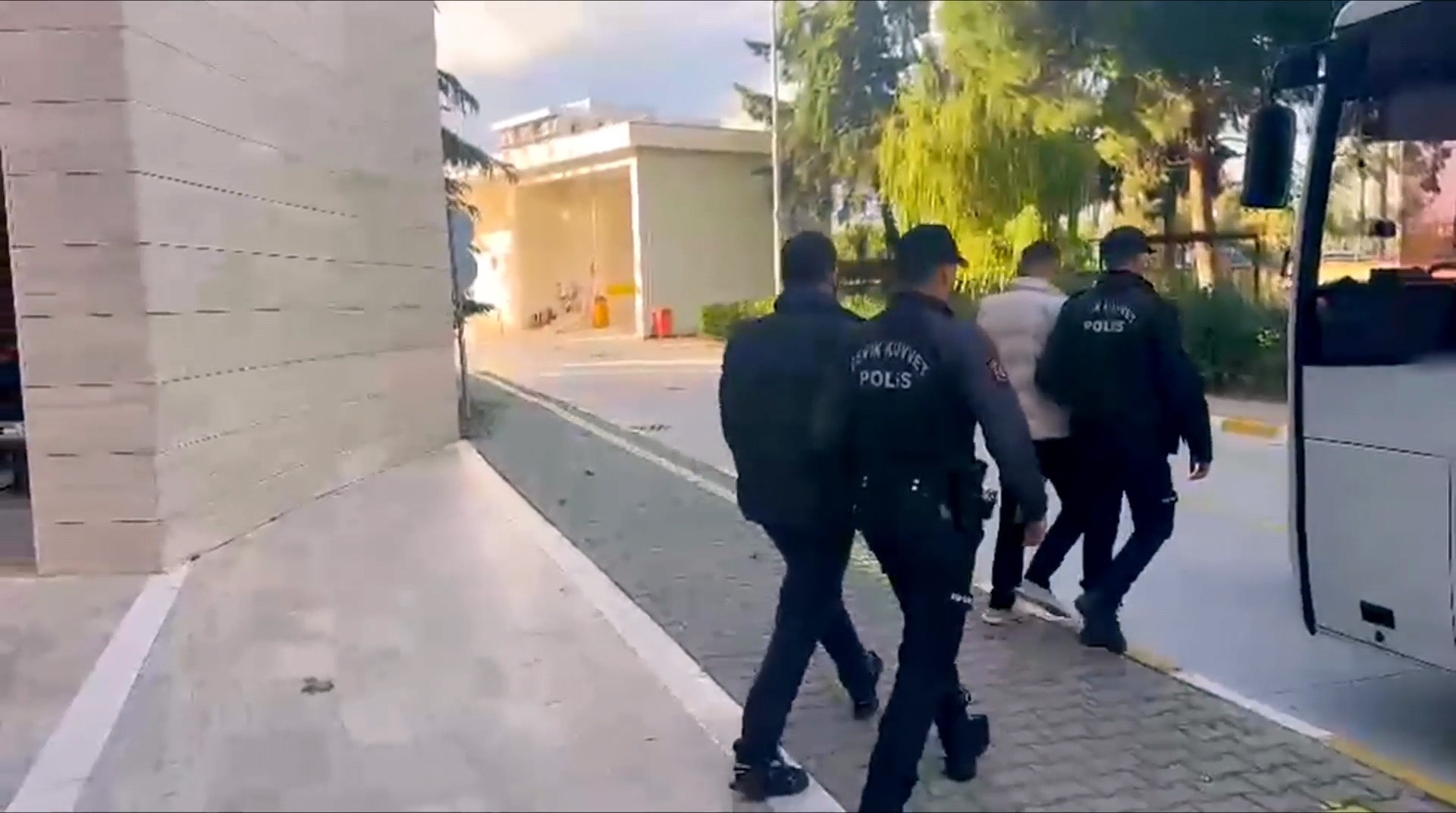 Manisa Merkezli 8 Ilde Düzenlenen Yasa Dışı Bahis Operasyonunda 23 Şüpheli Gözaltına Alındı, 5'I Tutuklandı. (2)