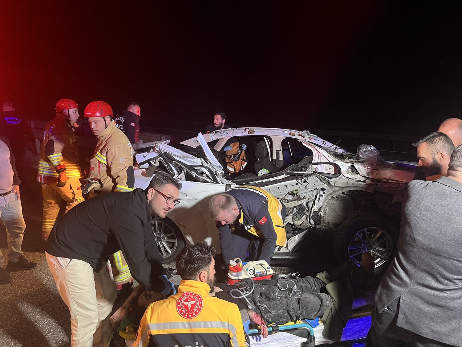 Manisa’nın Kula Ilçesinde Otomobilin Kamyonete Arkadan Çarpması Sonucu 29 Yaşındaki Hikmet Akbağ Hayatını Kaybetti, 2 Kişi Yaralandı (2)