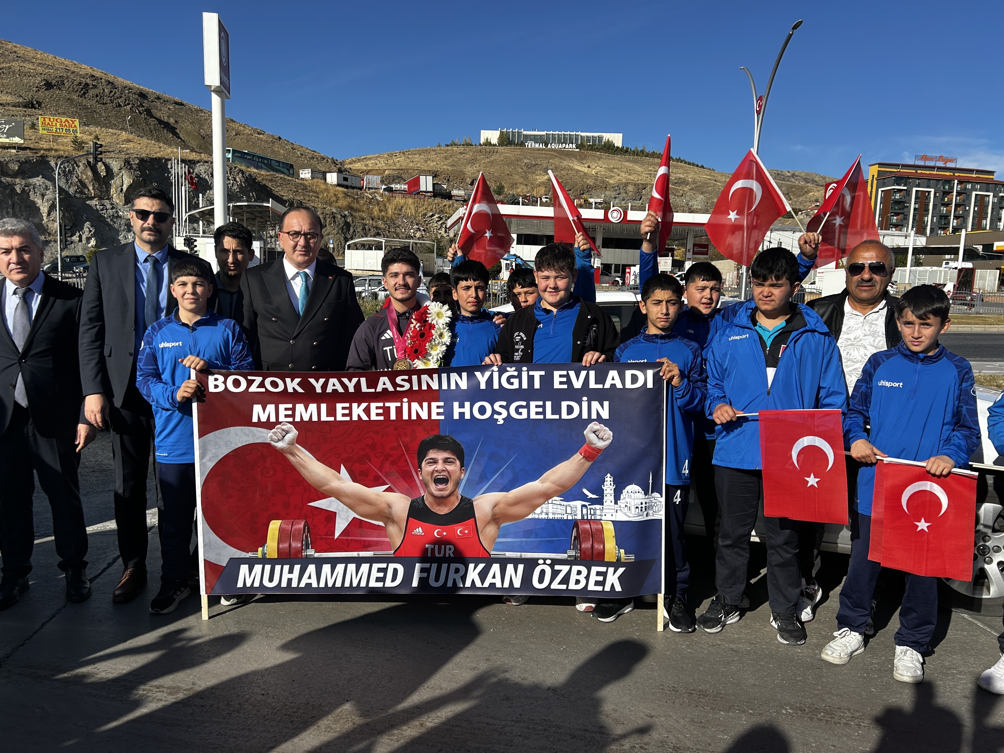 Norveç’te Dünya Rekoru Kırarak Altın Madalya Kazanan Milli Halterci Muhammed Furkan Özbek, Memleketi Yozgat’ta Davul Zurna Ile Coşkuyla Karşılandı (3)