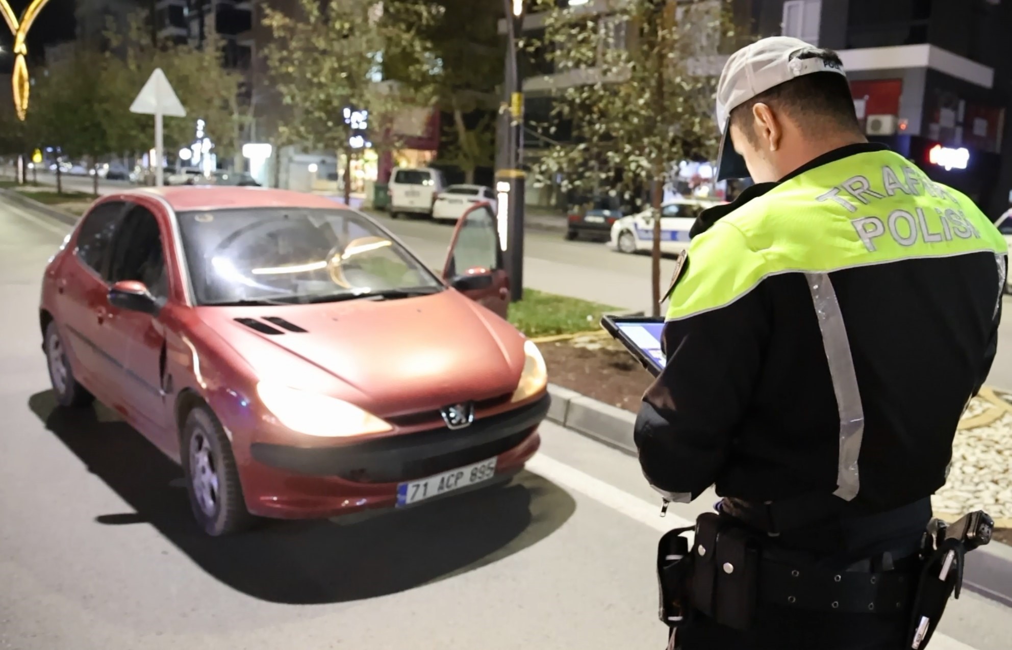 Polisten Kaçmak Isteyen 15 Yaşındaki Sürücü Böyle Yakalandı (3)