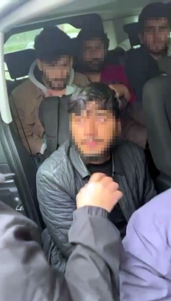 Sakarya’da Göçmen Kaçakçılığı Operasyonunda 13 Düzensiz Göçmen Yakalandı (5)