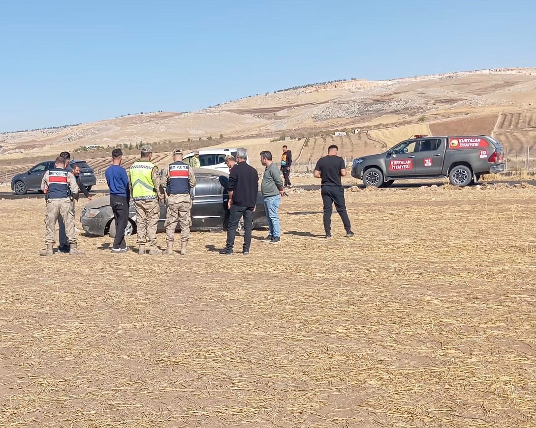 Siirt'te Otomobil Takla Attı, Camdan Fırlayan Çocuk Hayatını Kaybetti (1)