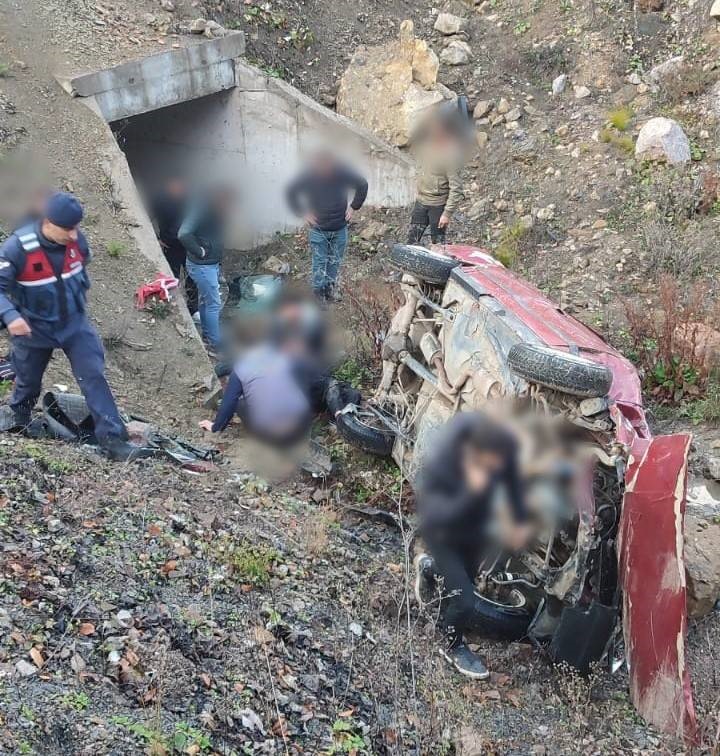 Sinop’un Ayancık Ilçesinde Otomobilin Uçuruma Yuvarlandığı Kazada Sürücü Ramazan Şahin Hayatını Kaybetti. Araç Sabah Saatlerinde Bulundu (2)