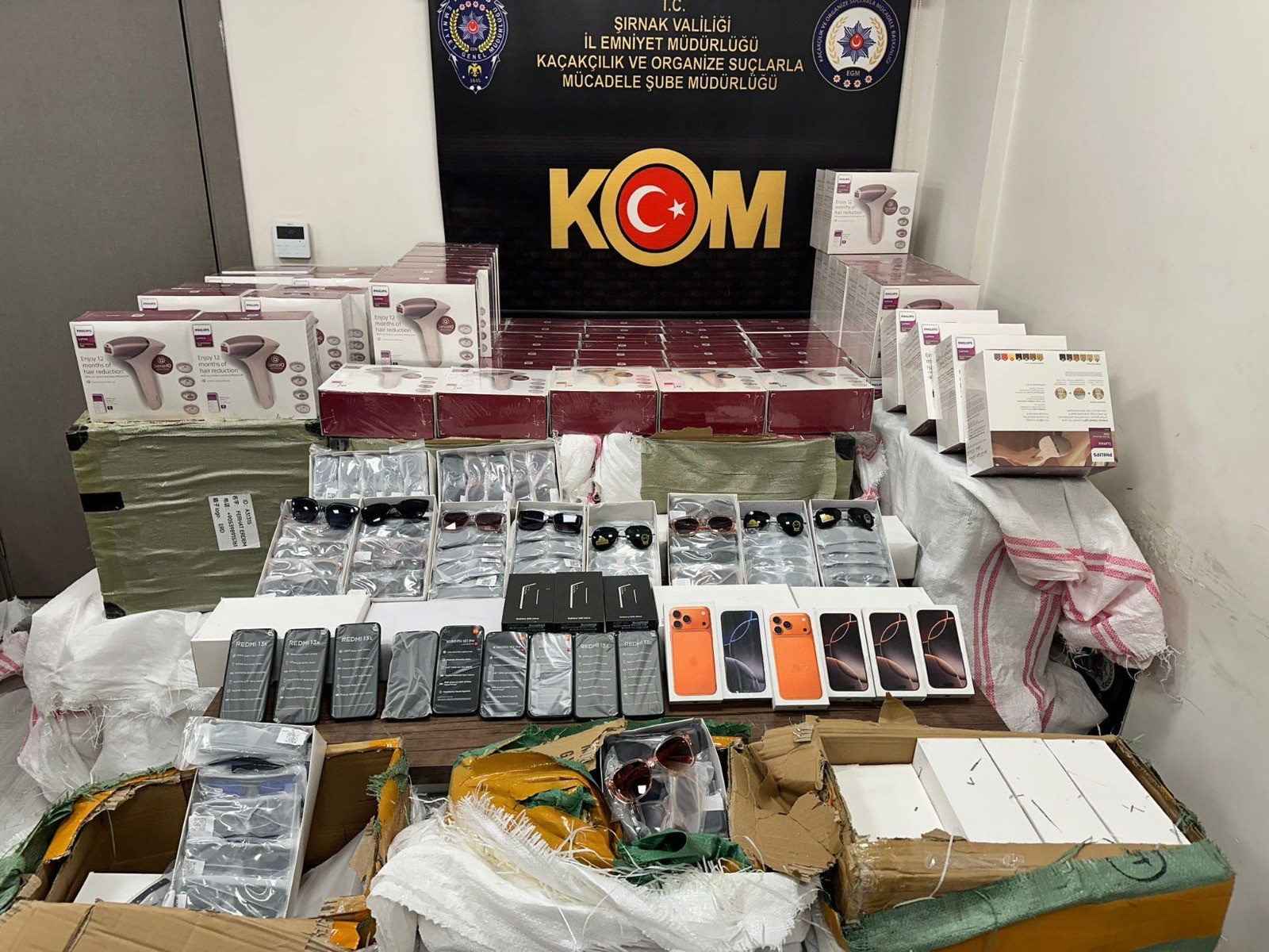 Şırnak İl Emniyet Müdürlüğü Ekipleri Tarafından 27 Ekim–2 Kasım 2025 Tarihleri Arasında Il Genelinde Düzenlenen Operasyonlarda 15 Milyon 340 Bin Tl Değerinde Kaçak Malzeme Ele Geçirildi. Operasyonlar Kapsamında 52 Şüphe