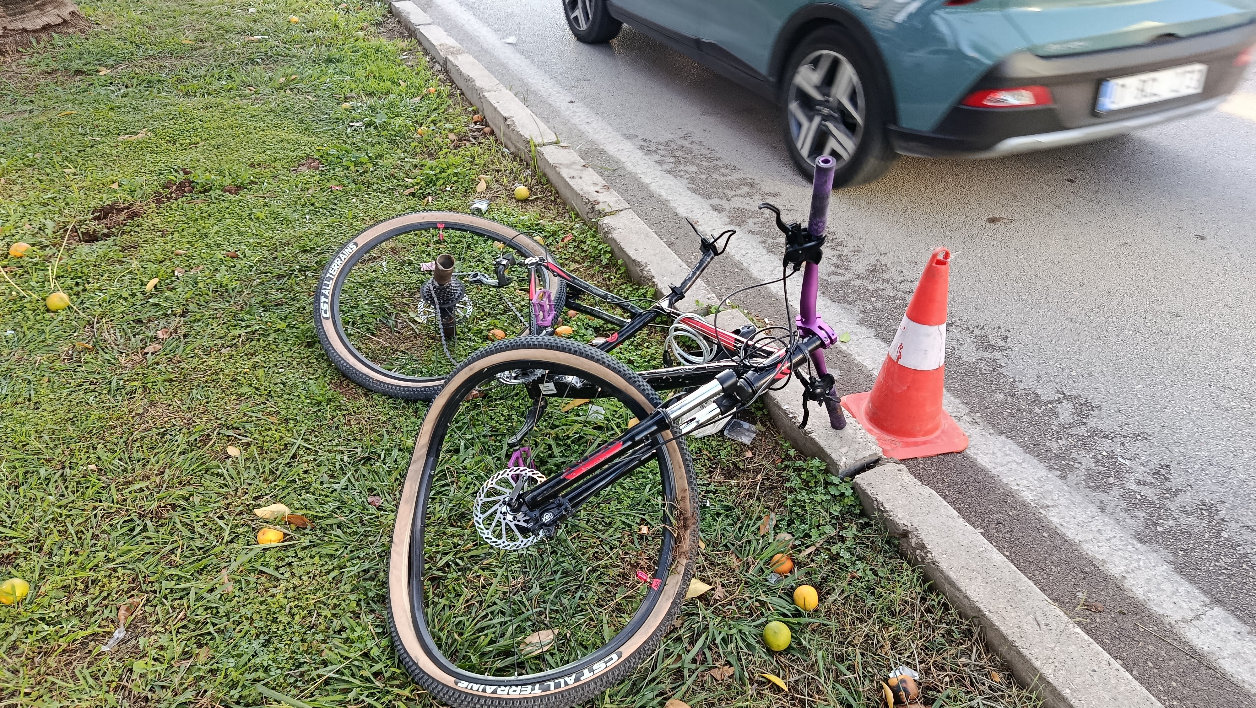 Sürücü Yaya Geçidinde Bisikletli Çocuğu Öldürüp Kaçtı (1)