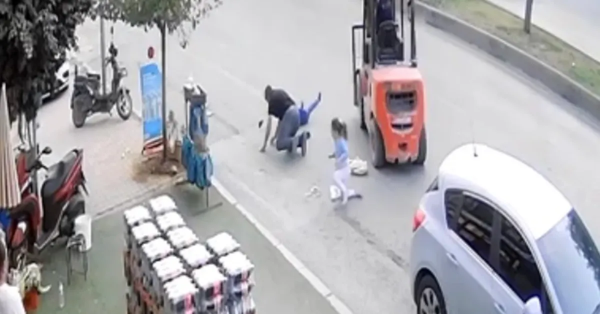 Ters Yönden Giden Forklift Baba Ve İki Çocuğa Çarptı 3 Yaralı (2)