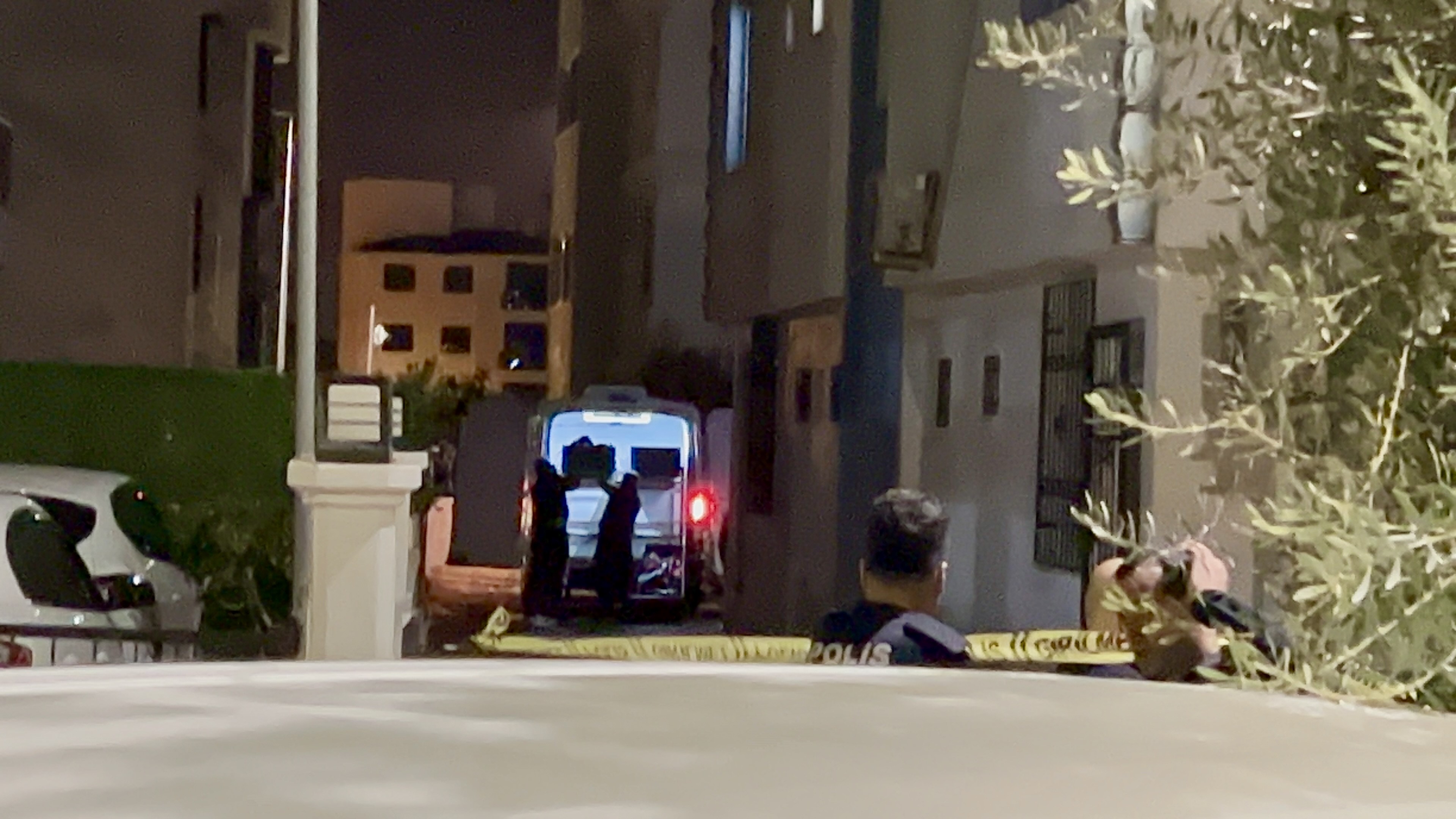 Yıllık Izindeki Polis Memuru Dehşet Saçtı! Eşi Ve 2 Kızını Öldürdü (2)