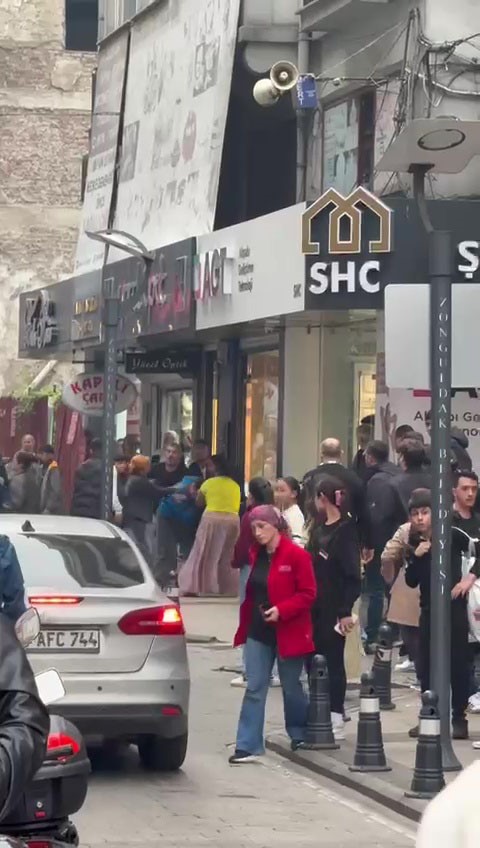 Zonguldak’ta Iki Grup Arasında Çıkan Kavga Polis Tarafından Biber Gazıyla Sonlandırıldı. (2)