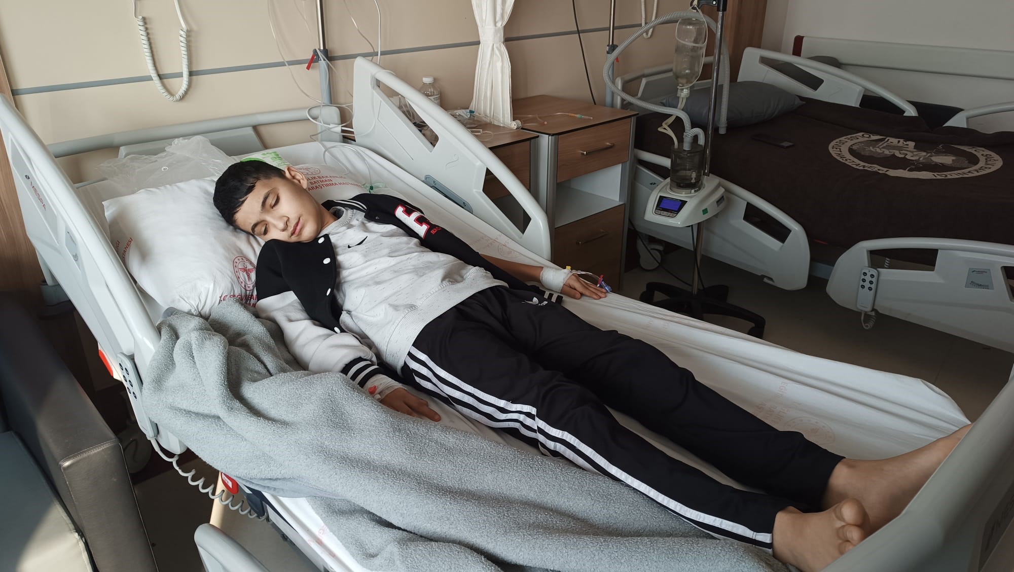 13 Yaşındaki Çocuk 52 Gündür Öksürük Nöbeti Yaşıyor (1)