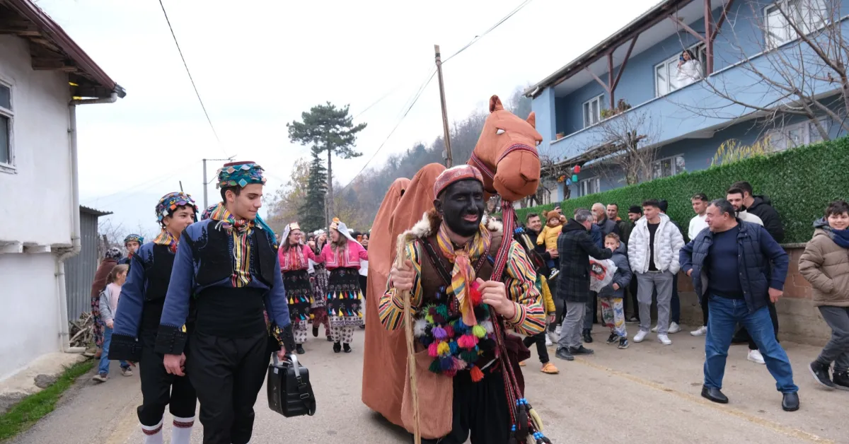 21 Aralık'ta İnegöl'de Sokaklara İndiler! Nedeni Şaşırttı (4) Gencgazete
