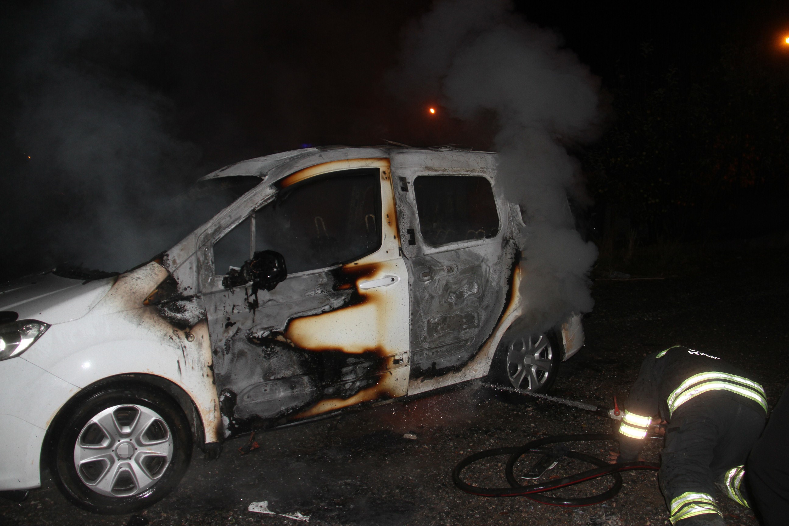 Ailesine Kızıp Aracını Yaktı (4)