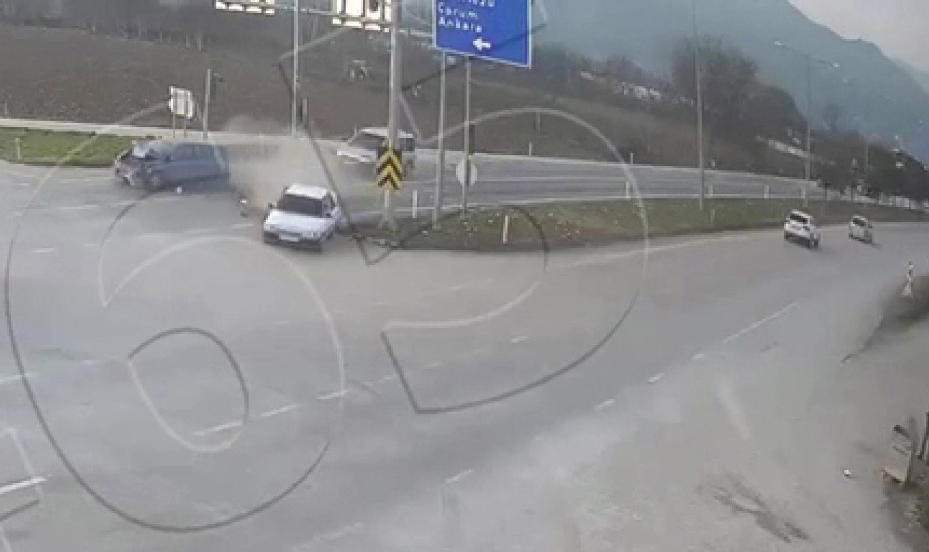 Amasya'da Kırmızı Işıkta Bekleyen Otomobile Çarpan Sürücünün, Kazadan Bir Hafta Önce Kalp Krizi Geçirerek Anjiyo Olduğu Öğrenildi (1)