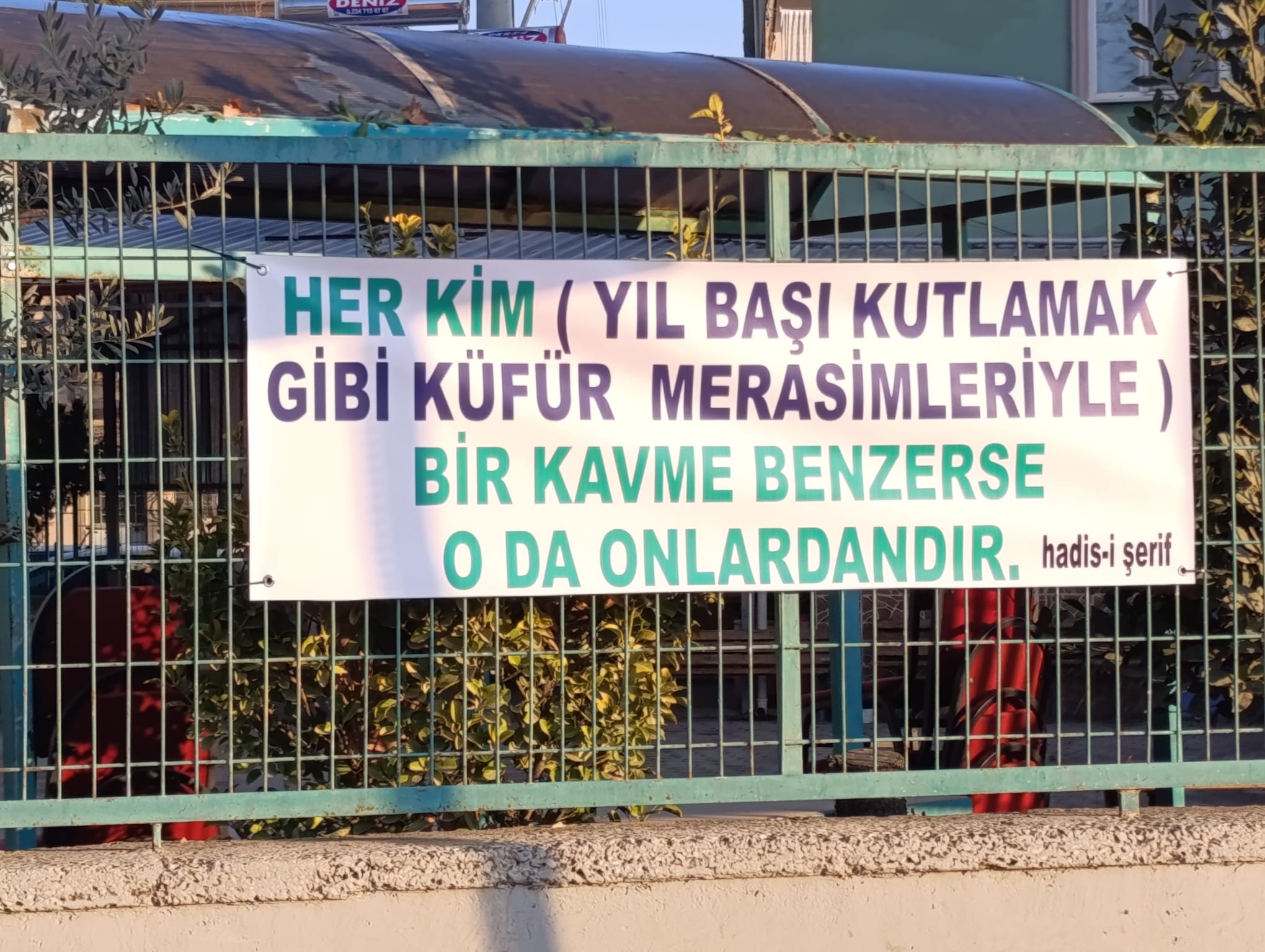 Asılan Afişleri Dikkat Çekti! (3)