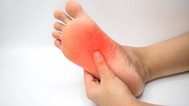 Ayakta Yanma Hissi Ne Anlama Gelir, Hangi Durumlarda Tehlike Sinyali Verir (1)-1