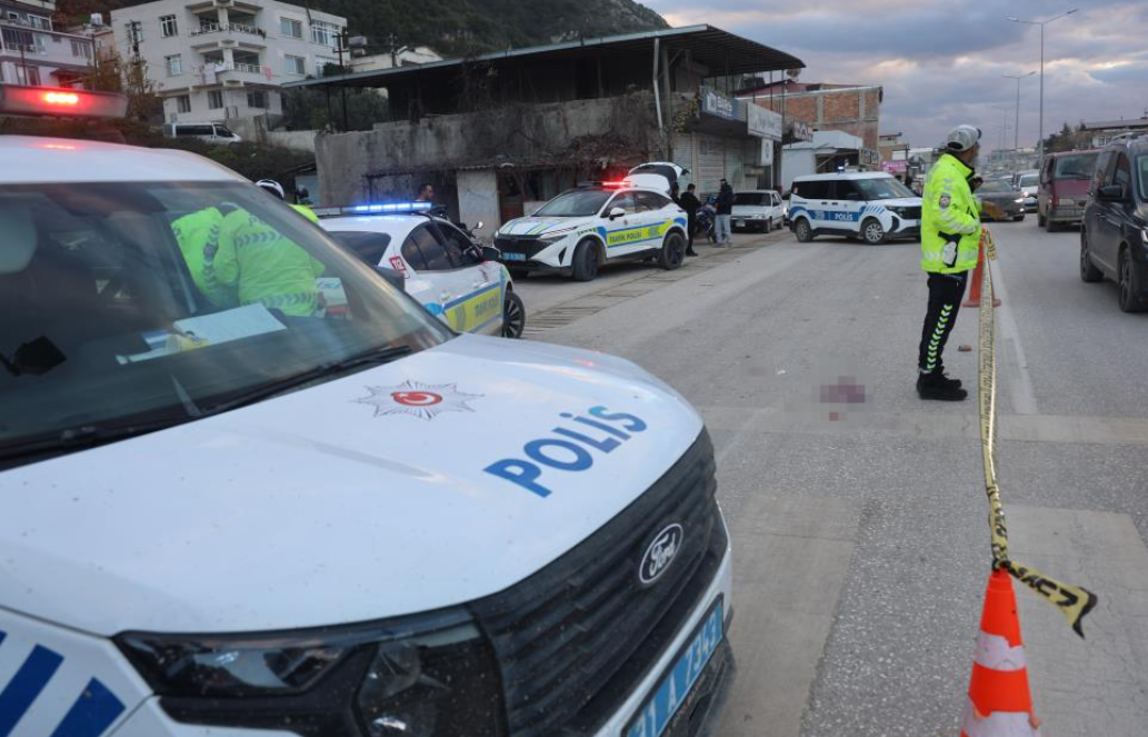 Beton Mikserinin Ezdiği Motosikletteki 13 Yaşındaki Çocuk Hayatını Kaybetti, 2 Kişi Yaralandı (2)