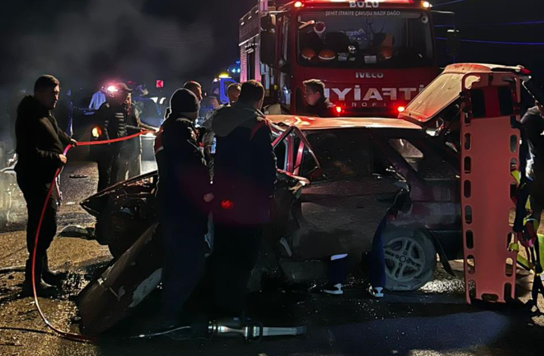 Bolu’da Abant Yolunda Feci Kaza! 1’I Ağır 6 Yaralı (1)