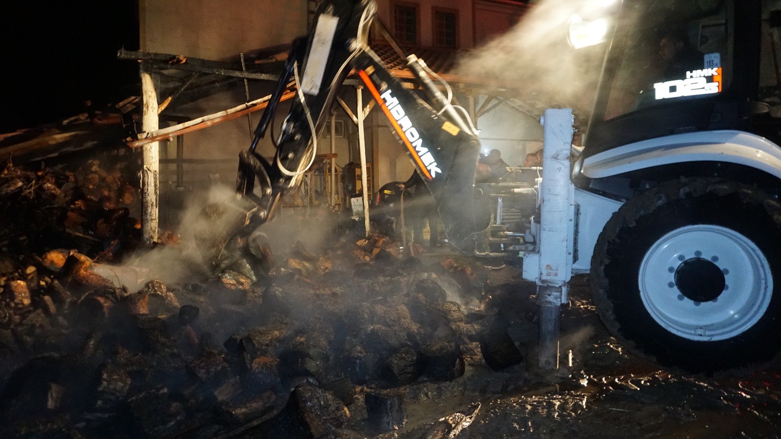 Burdur’un Gölhisar Ilçesinde Bir Evde Kalorifer Kazanının Patlaması Sonucu Çıkan Yangın, Itfaiye Ekiplerinin Müdahalesiyle Söndürüld (1)