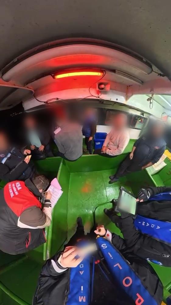 Bursa İl Emniyet Müdürlüğü, Mudanya Deniz Limanı Şube Müdürlüğü Koordinesinde, Ticari Balıkçılığı Denetlemek Amacıyla Kapsamlı Bir Denetim Gerçekleştirdi (3)