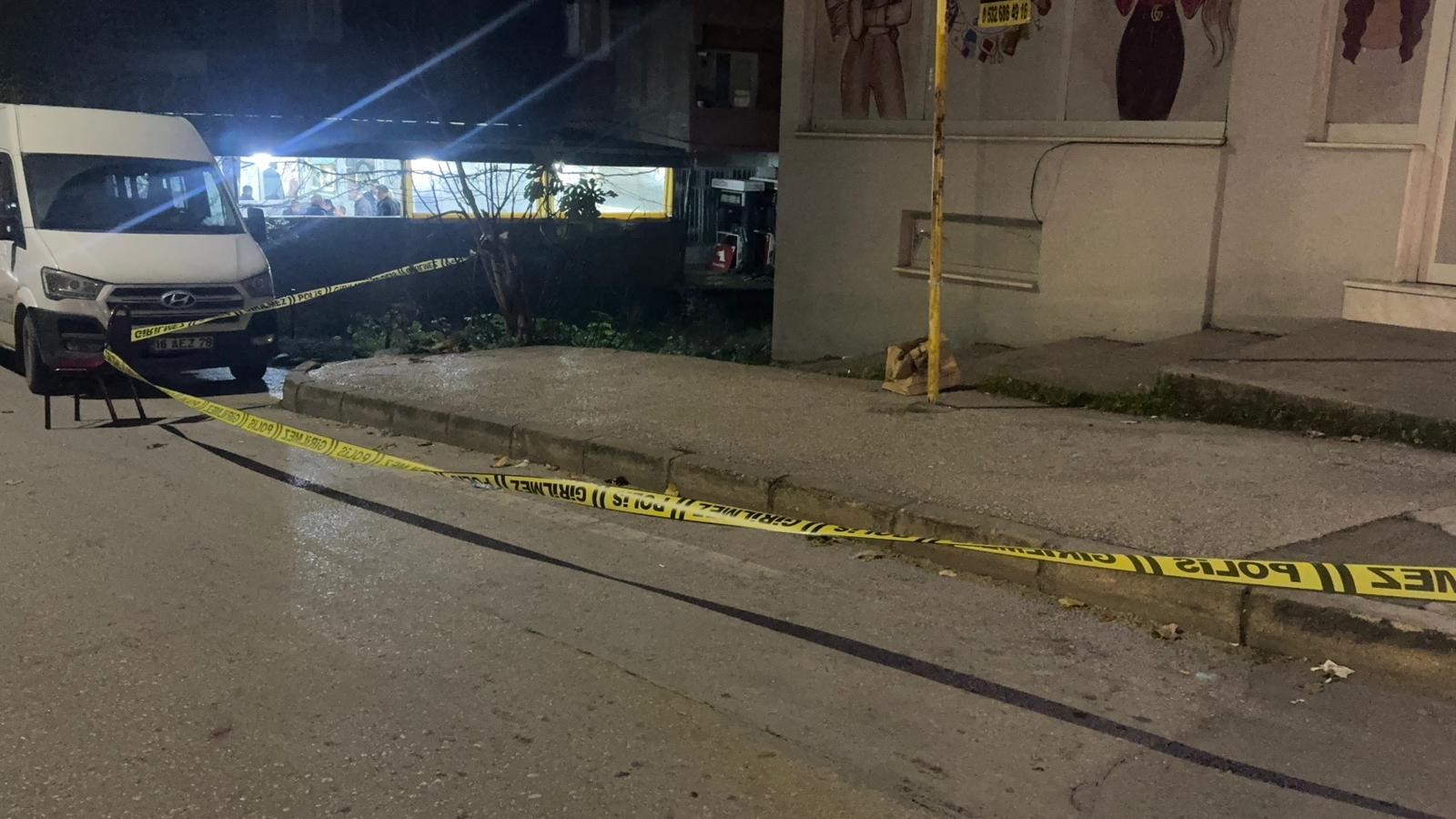 Bursa’da Araçtan Silahla Ateş Açıldı (2)