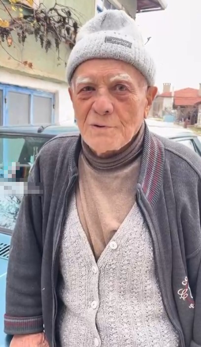 Bursa'da Battaniye Altındaki Efsane! 32 Yıl Sonra Gözyaşı Dökerek Ayrıldı (4)