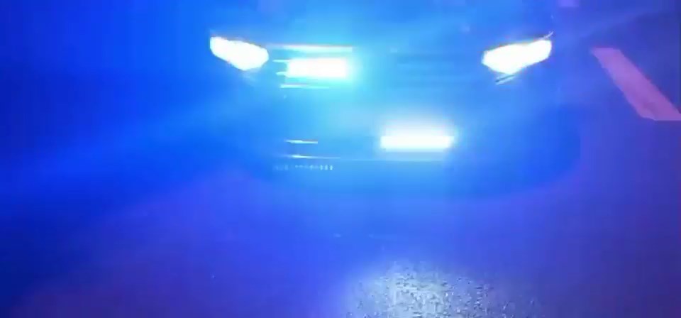 Bursa'da Çakarlı Otomobil Jandarma Denetiminde Yakalandı. Araç 30 Gün Trafikten Men Edildi, Sürücünün Ehliyetine El Konuldu (1)