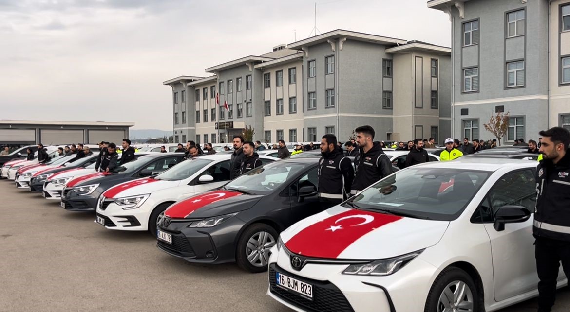 Bursa’da Emniyet Ve Jandarma Birimlerine 119 Yeni Araç Teslim Edildi. Konvoy Şehir Turu Attı, Güvenlik Kapasitesi Artırıldı (1)