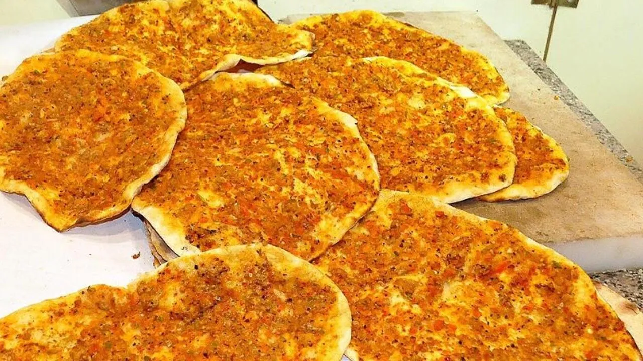 Bursa'da Gıda Skandalı! Lahmacunda Sakatat, Köftede Tavuk!