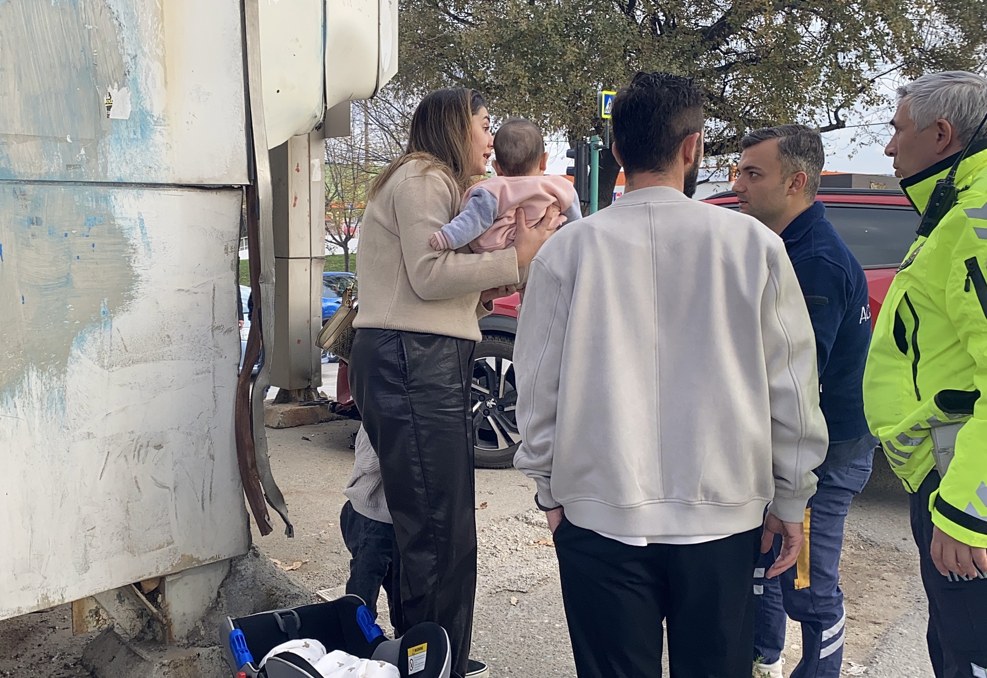 Bursa'da Iki Cip Çarpıştı, 5 Kişi Yaralandı (1)