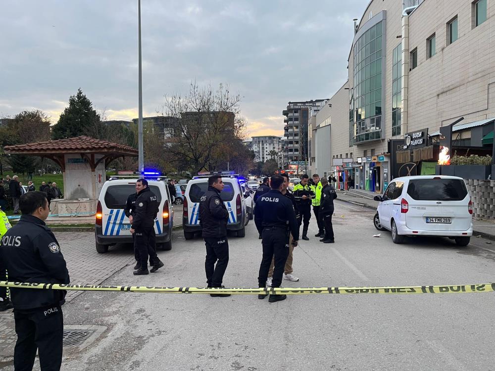 Bursa’da Kafede Silahlı Kavga! Çok Sayıda Yaralı Var (4)