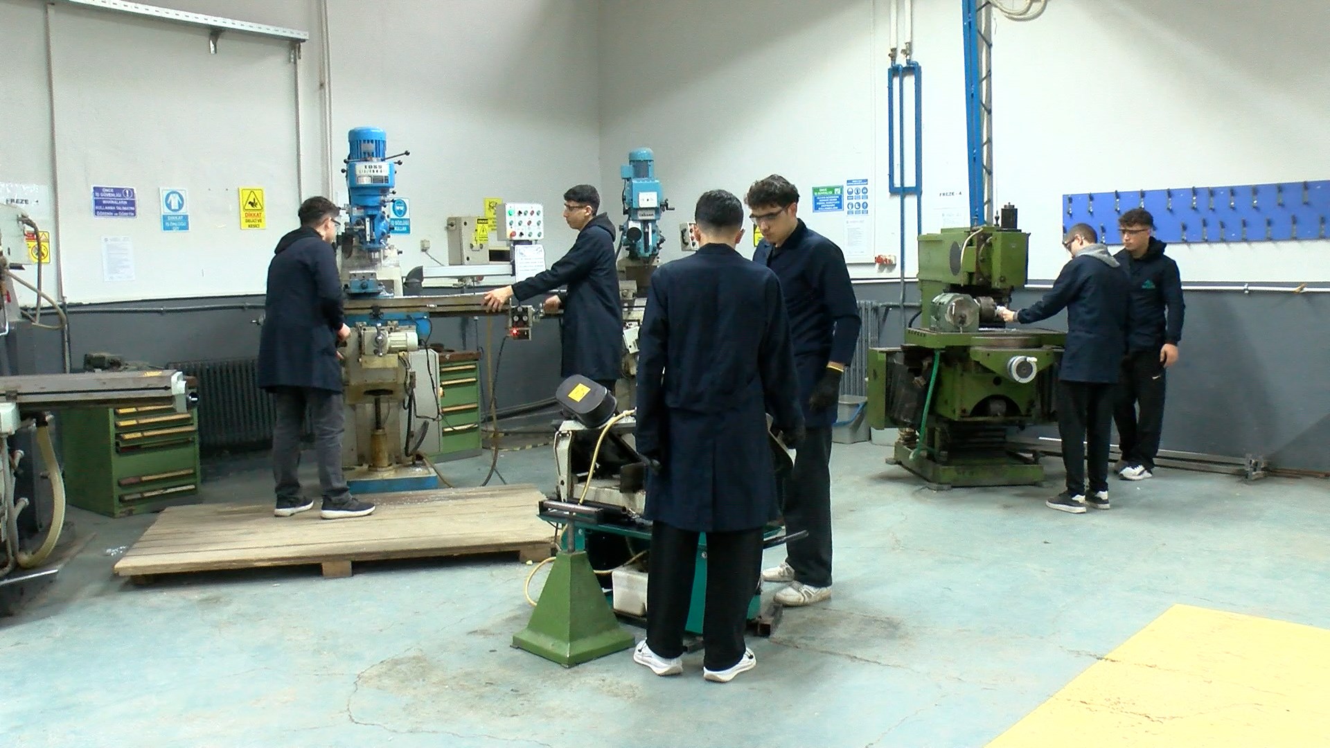 Bursa'da Öğrenciler Fabrika Gibi Üretiyor (4)