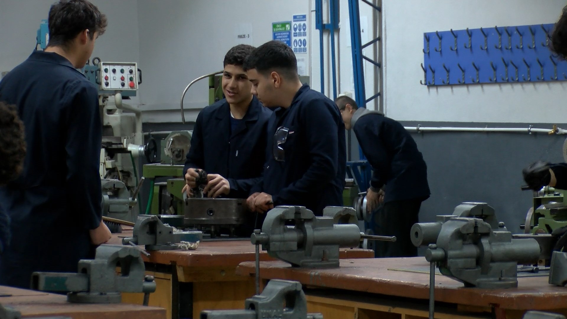 Bursa'da Öğrenciler Fabrika Gibi Üretiyor (5)