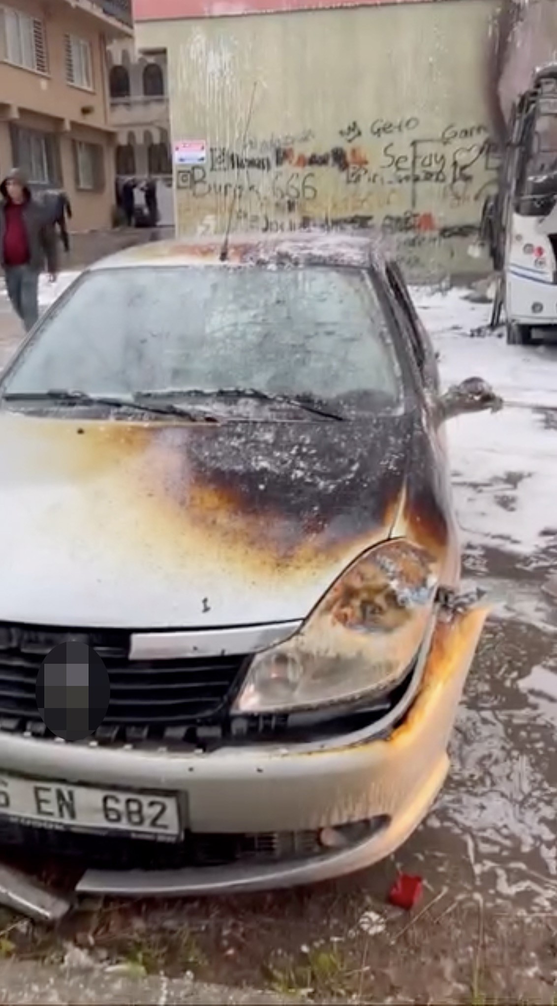 Bursa'da Park Halindeki Midibüste Çıkan Yangın Otomobile Sıçradı (4)