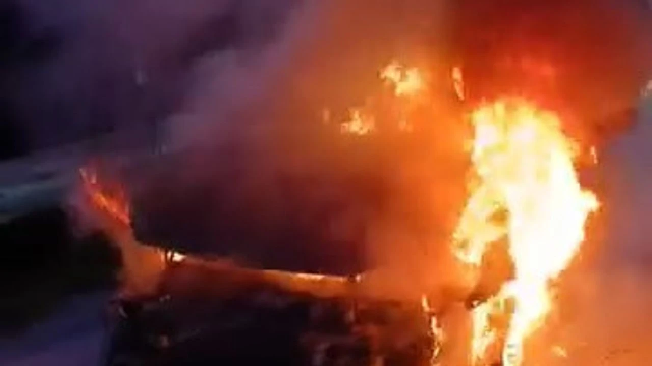 Bursada Seyir Halindeki Otomobil Alev Alev Yandi 3